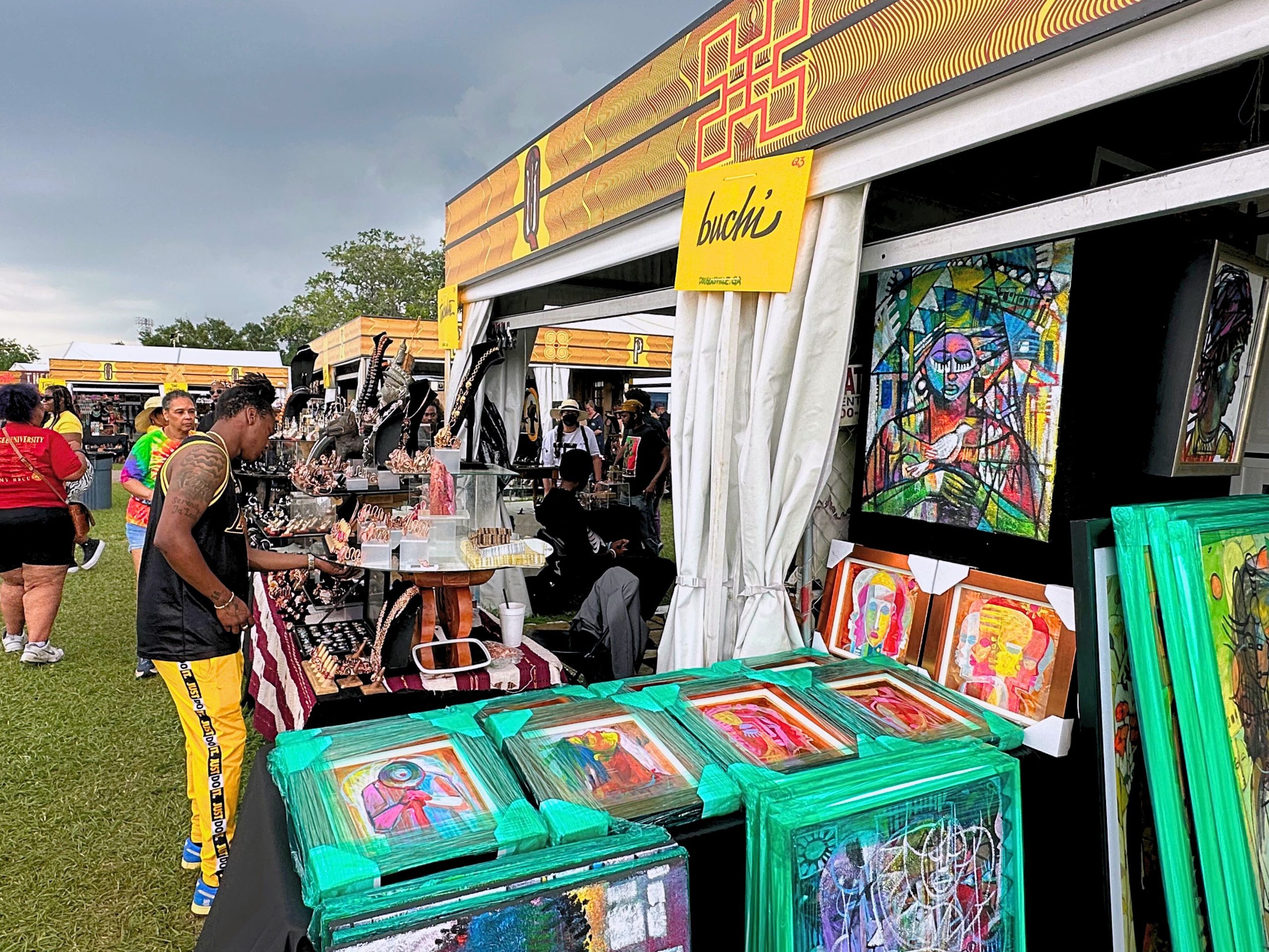 An image of the Congo Square crafts marketplaces.